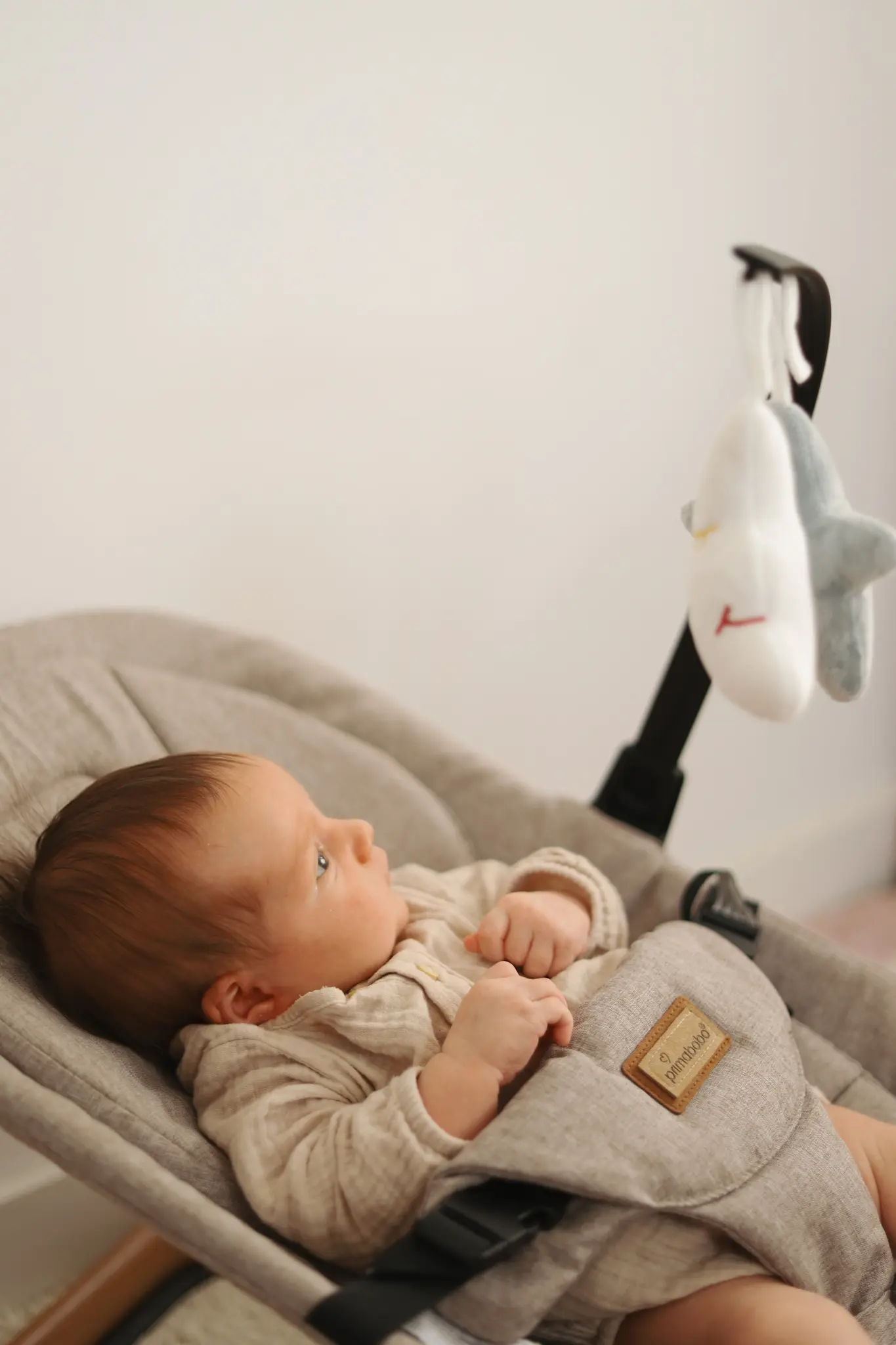 bujaczek leżaczek LEO primabobo beżowy czarny dla dzieci (4)